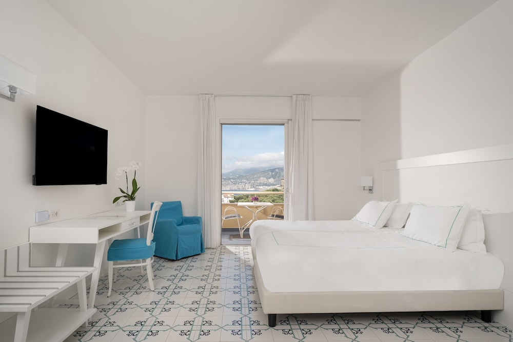 Superior Double Room, Balcony, Sea View - Photo 5