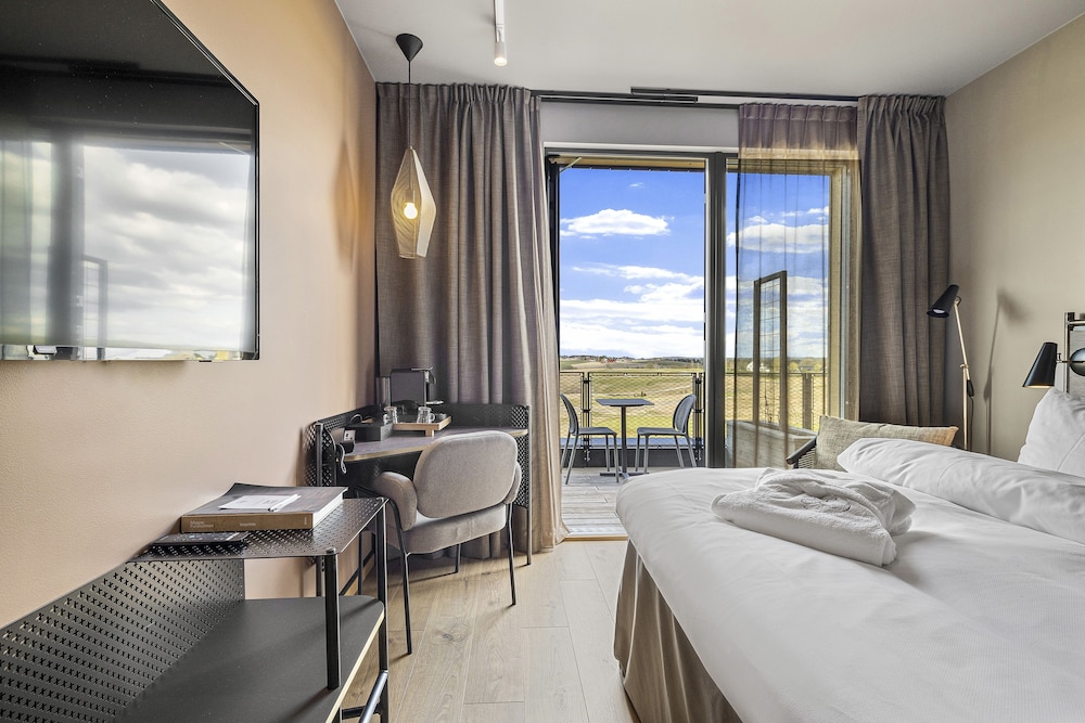 Superior Room, 1 King Bed, Balcony