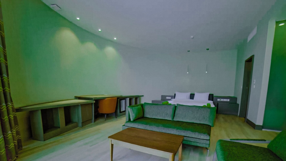 Family Room, Lake View photo 2