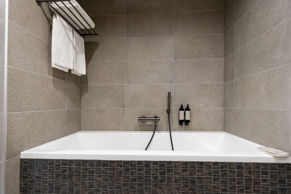 Panoramic Suite, Hot Tub, Sea View (Prestige) photo 2