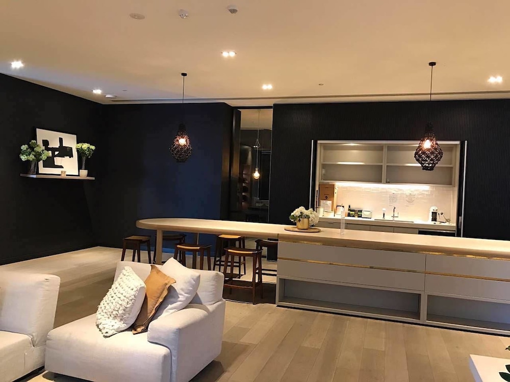 Luxury Apartment, 2 Bedrooms, Ocean View photo 2