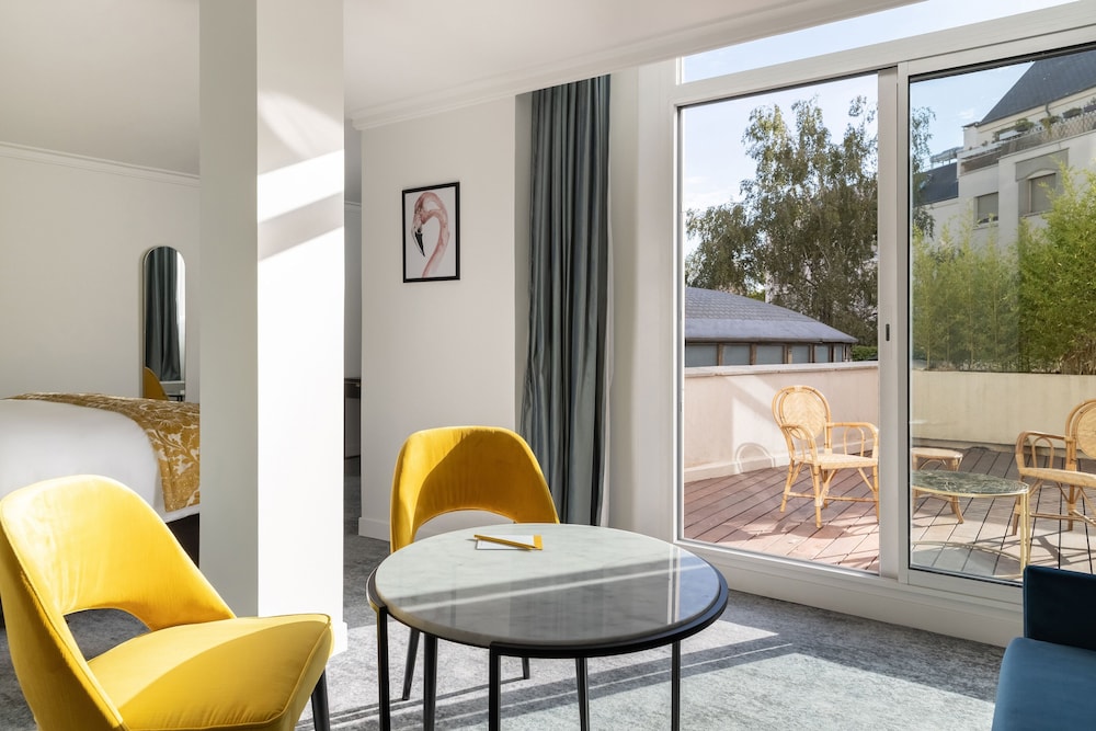 Suite, 1 King Bed, Balcony