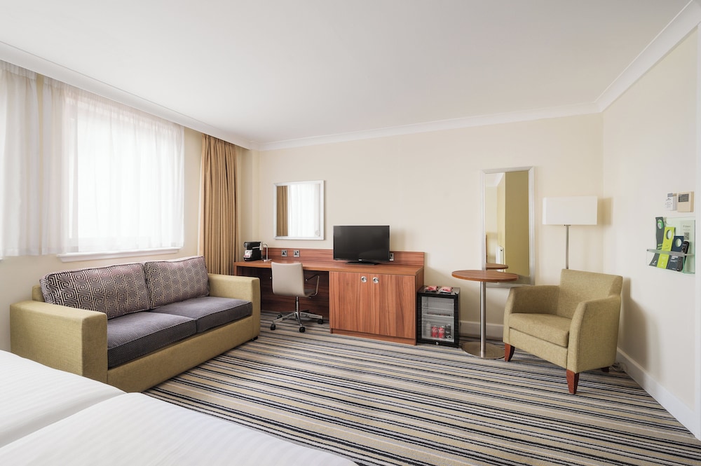 Premium Room, Multiple Beds - Photo 5