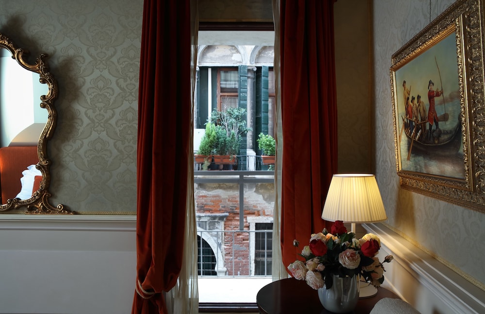 Junior Suite, Canal View photo 2