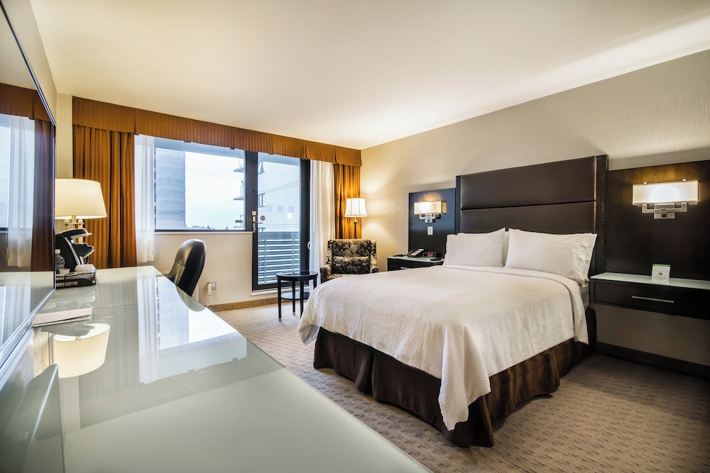 Standard Room, 1 King Bed, Balcony (High Floor) - Photo 5