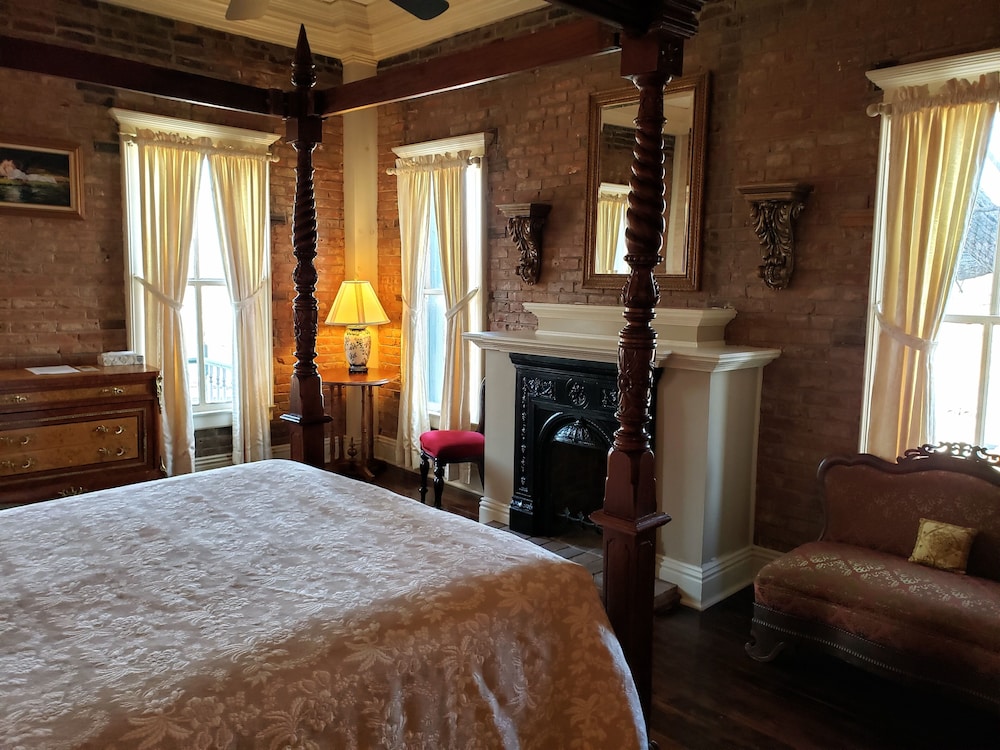 Southern Belle photo 1