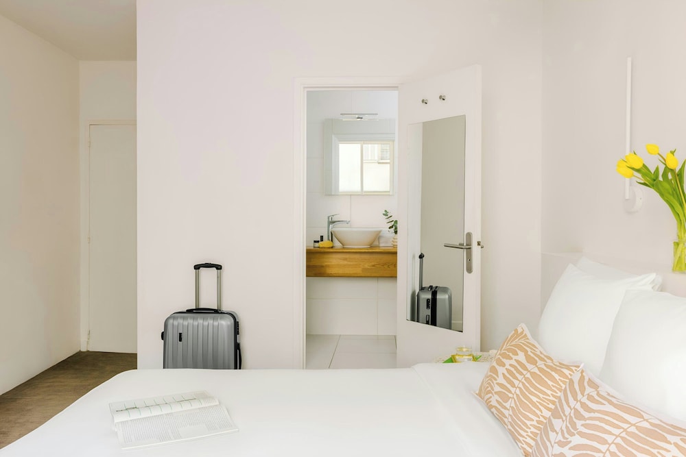Room, 1 Queen Bed thumbnail 5
