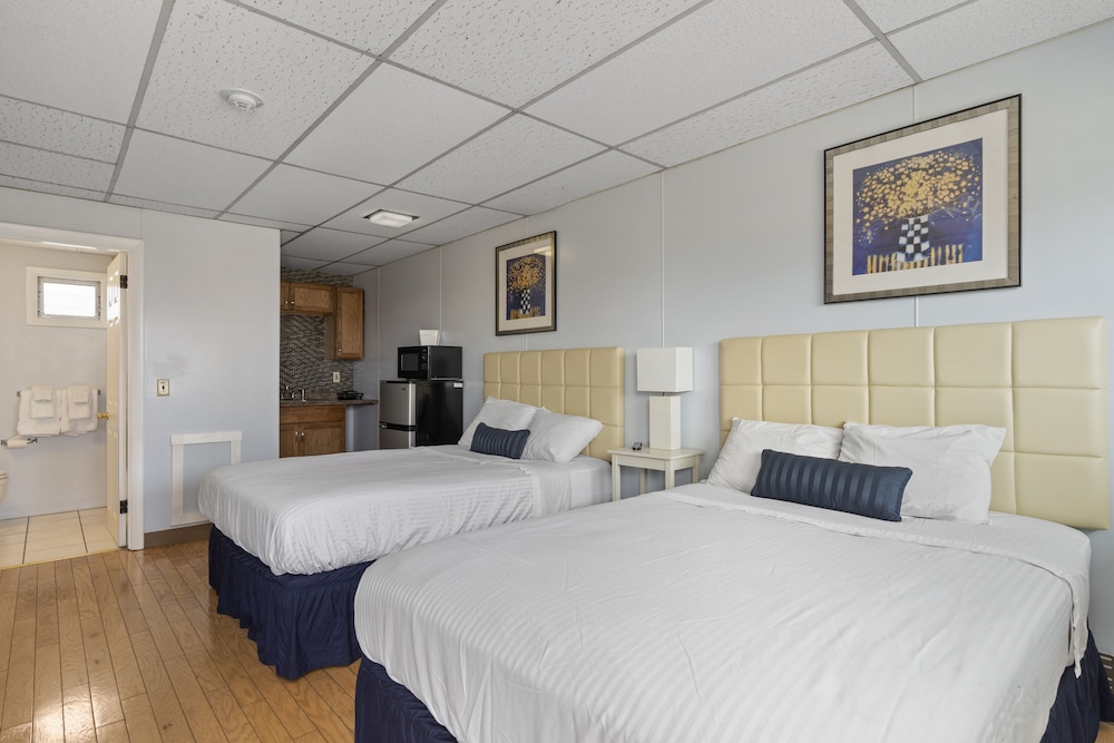 Two Double Room with Jetted Tub & Kitchenette photo 3