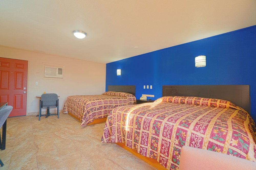 Room, Multiple Beds - Photo 2