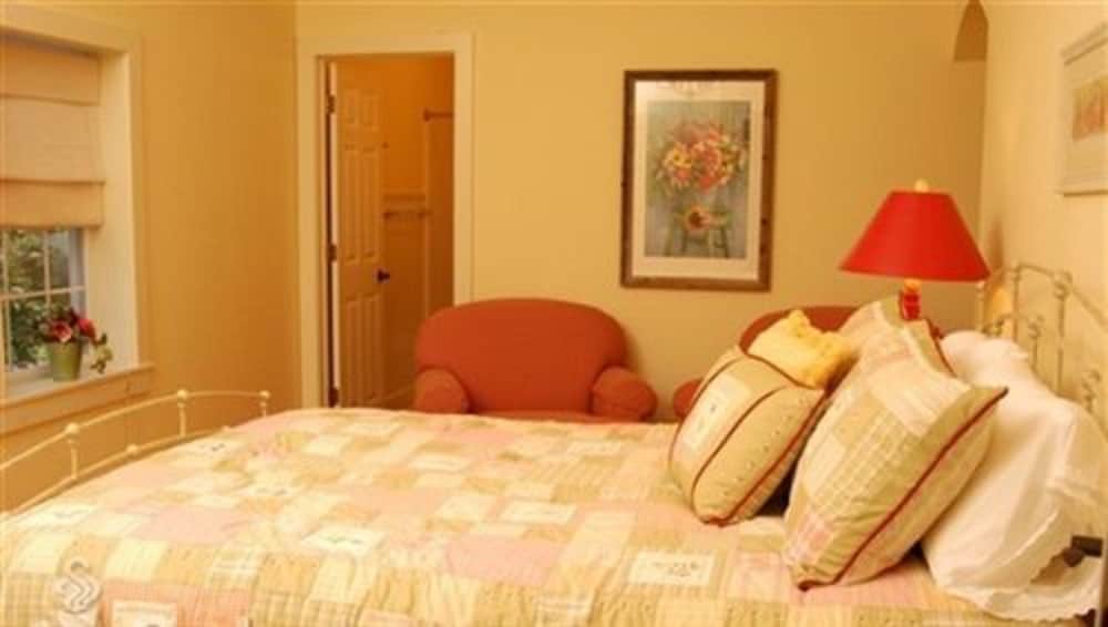Spring Meadow Suite photo 1