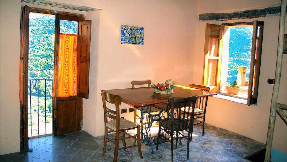 House (A Tingia) photo 2