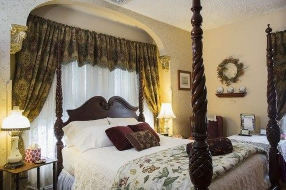 Luxury Room, 1 Queen Bed, Private Bathroom (The Haven) photo 2