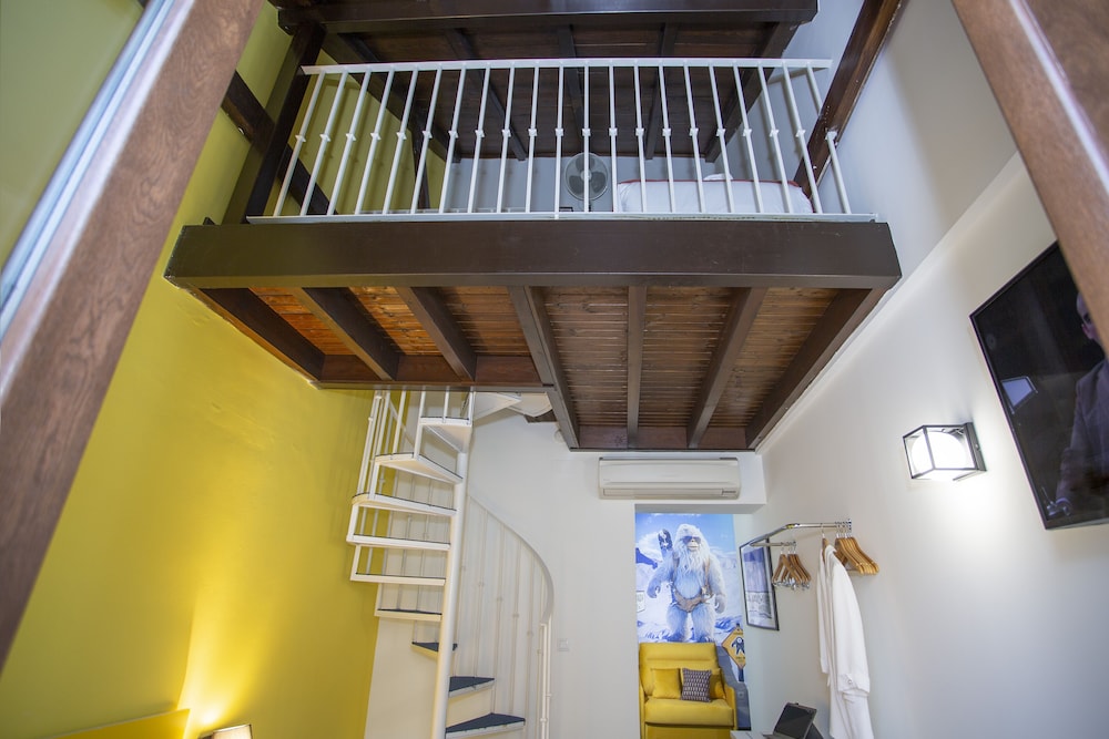 Family Quadruple Room, Balcony - Photo 9