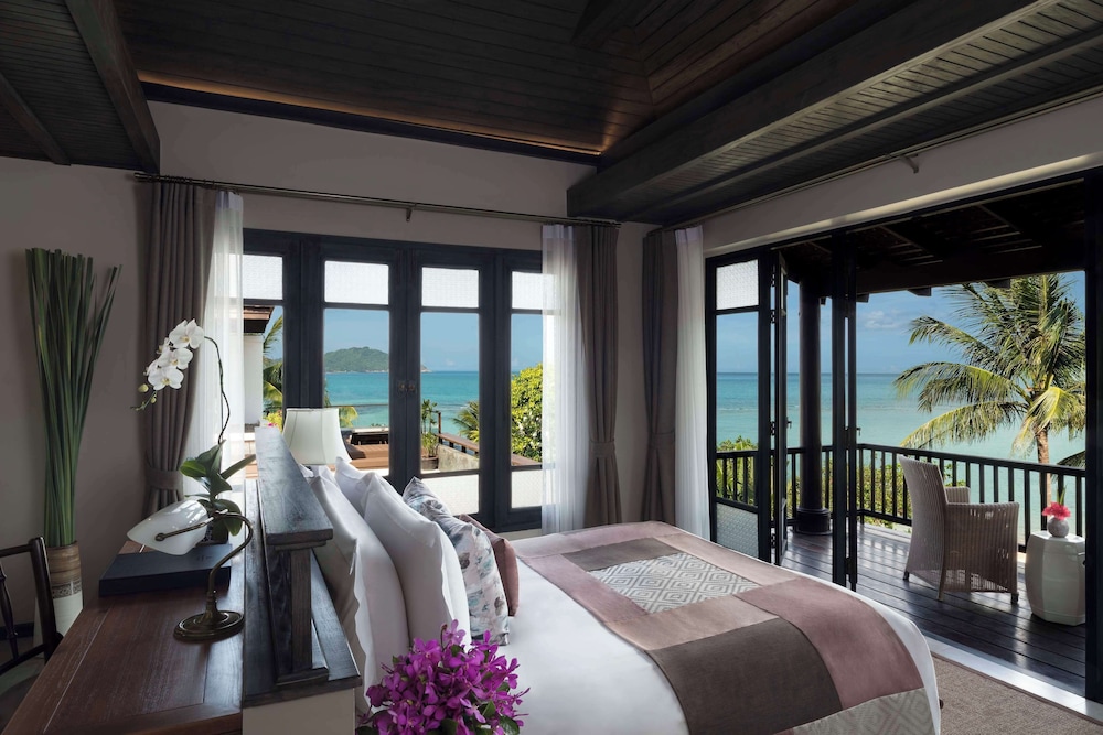 Two Bedroom Oceanfront Residence - Photo 7
