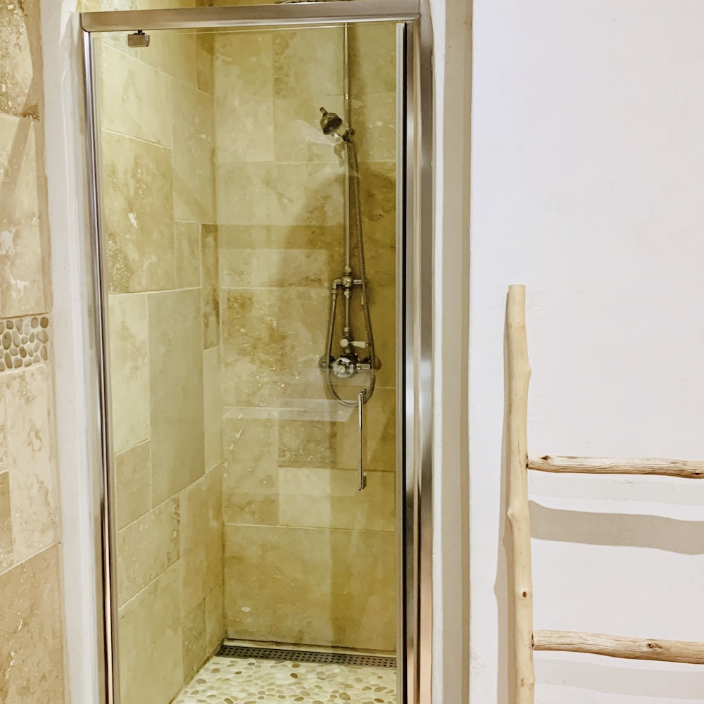 Honeymoon Suite photo 2