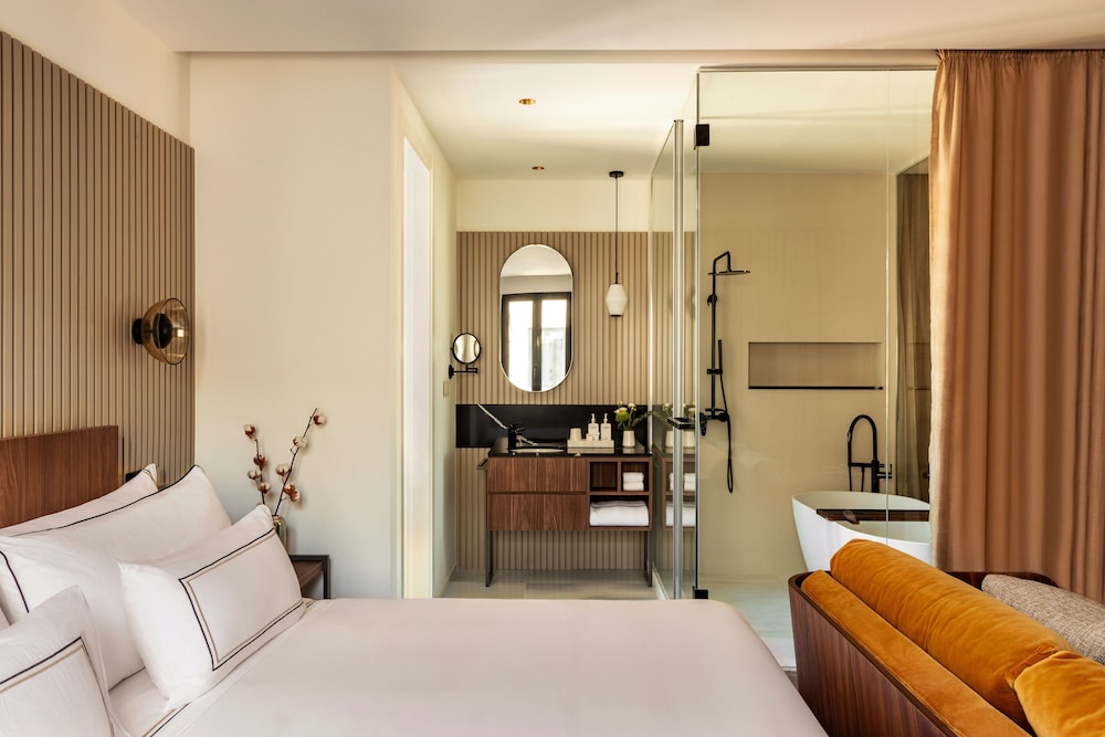 Junior Suite, City View (The Artist) photo 3