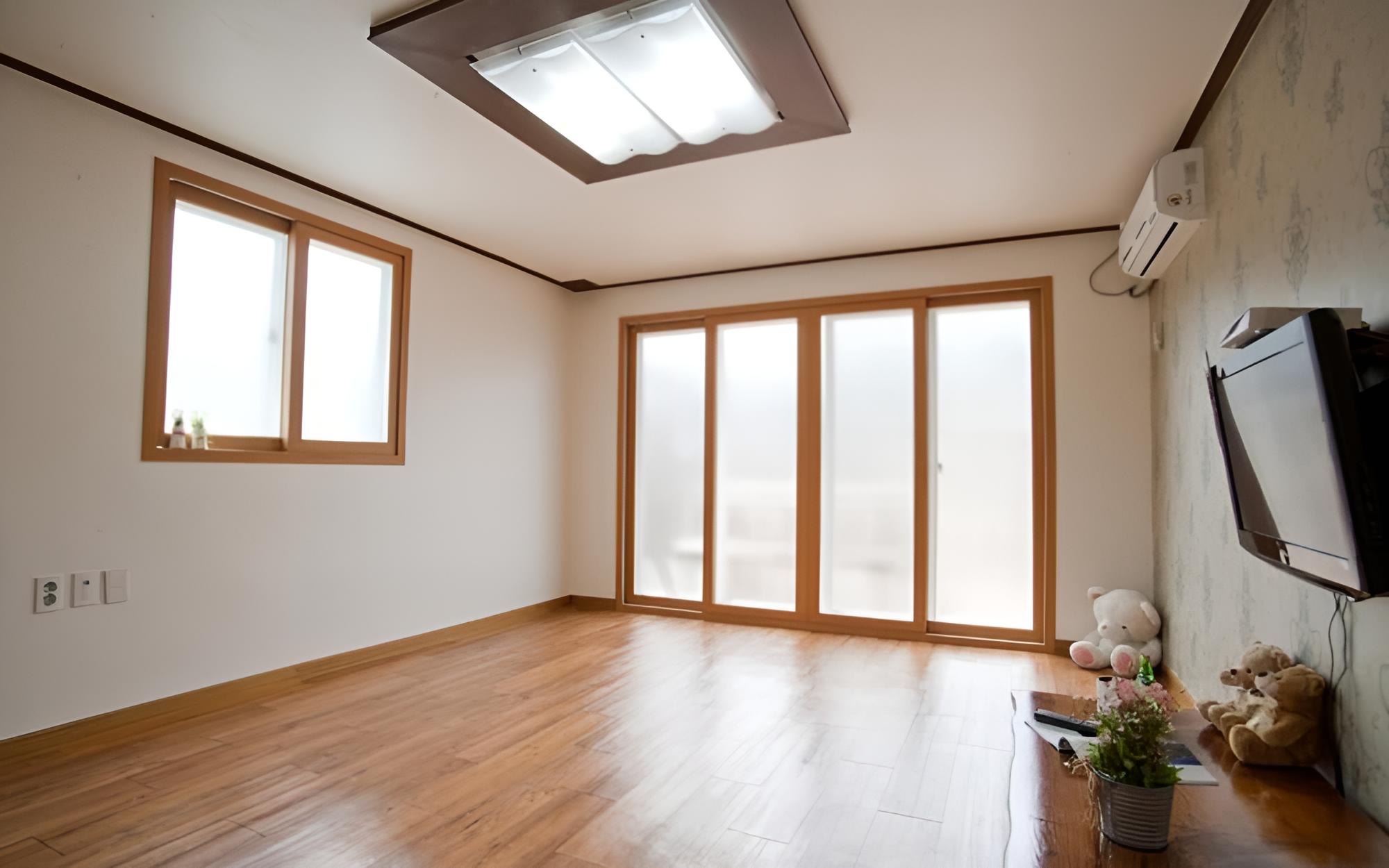 Room (Room 101 (Ondol))