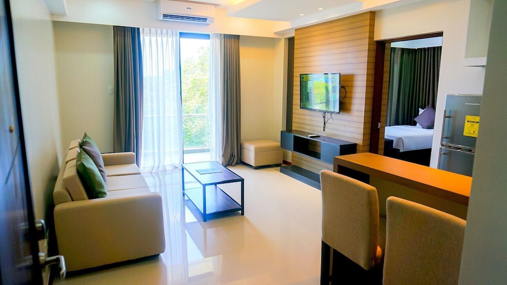 Family Room photo 3