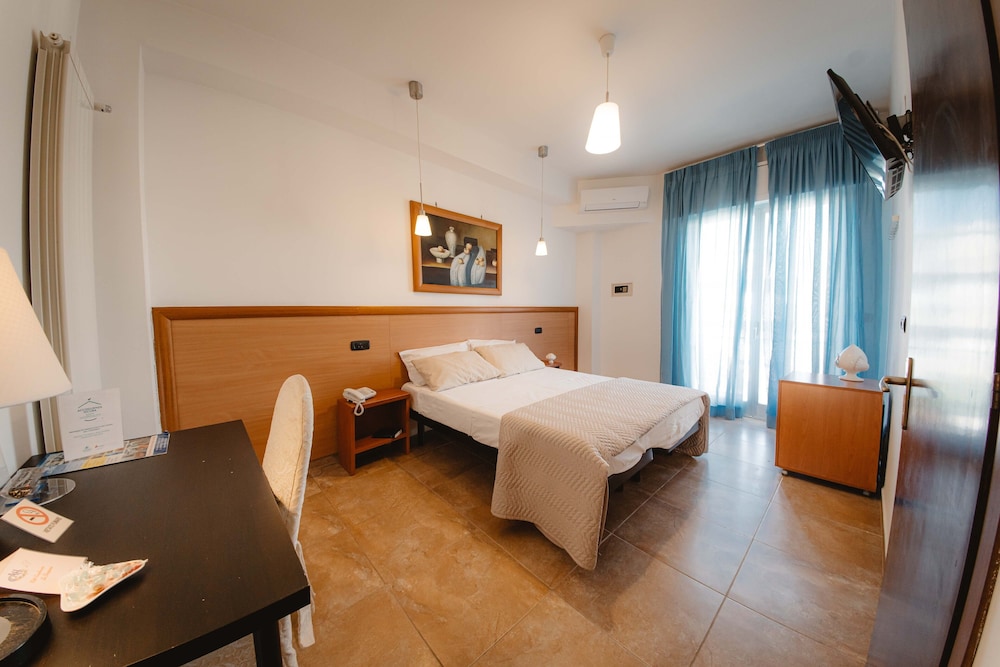Standard Room - Photo 1