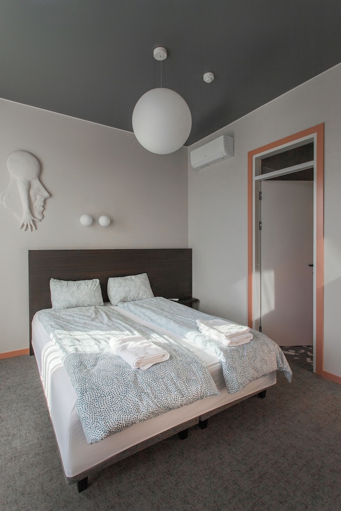 Romantic Apartment, City View - Photo 4
