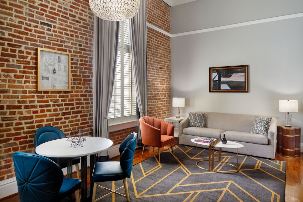 Suite, 1 Bedroom - Photo 1