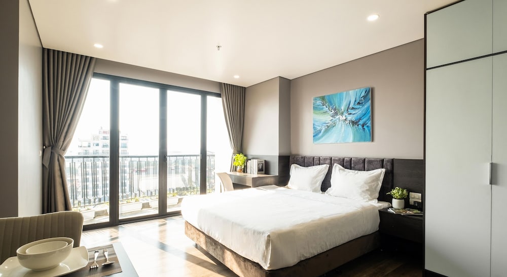 Deluxe King Studio Top Floor - Photo 1