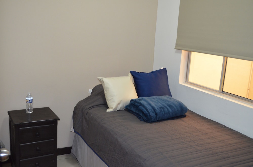 Basic Double Room Single Use, 1 Queen Bed, Non Smoking photo 1