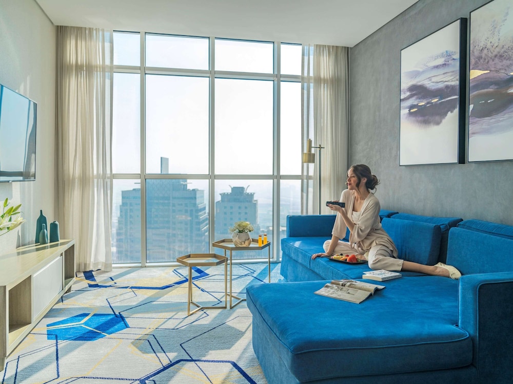 Deluxe Suite, 1 King Bed, Lagoon View photo 2
