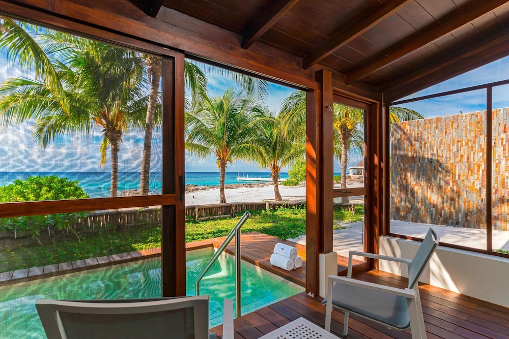 Studio Suite, 1 King Bed, Oceanfront