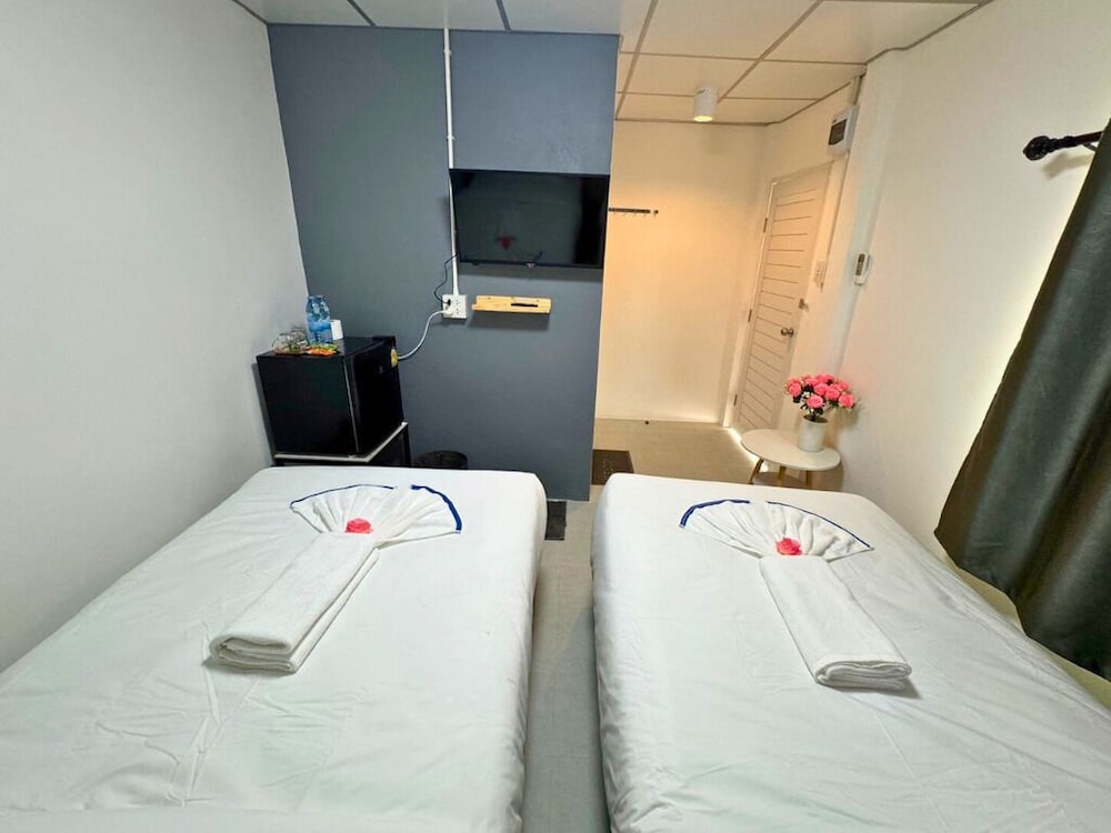 Basic Twin Room photo 2