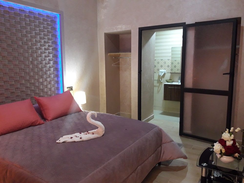 Economy Room, 1 King Bed, Garden View photo 1