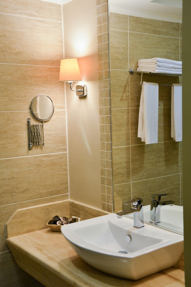 Deluxe Room, Sea View - Photo 1