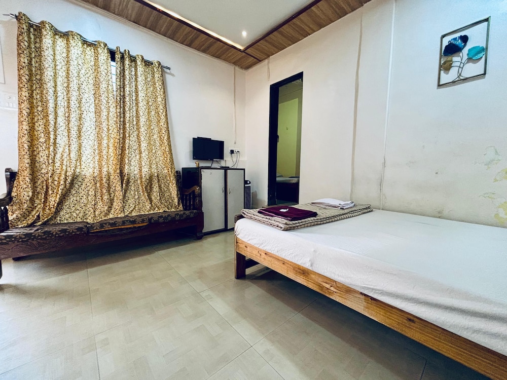 Homestay Family Room AC photo 1