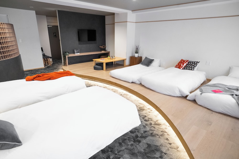 Signature Suite (Non-smoking) - Photo 10