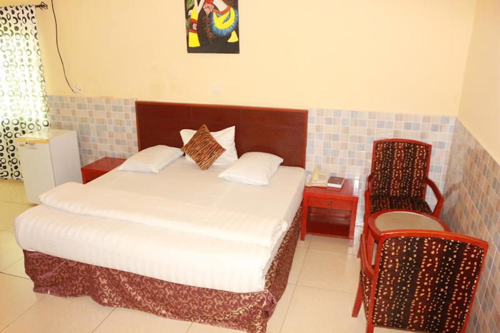Deluxe Suite, 1 Queen Bed, Non Smoking photo 3