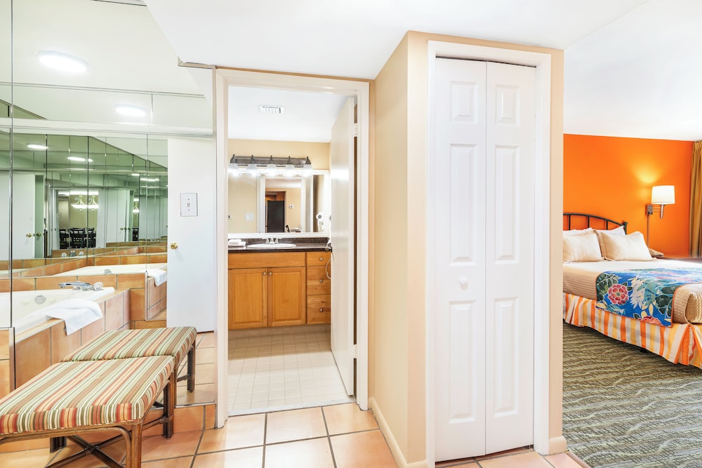 2 Bedroom Suite with Washer and Dryer - Photo 3