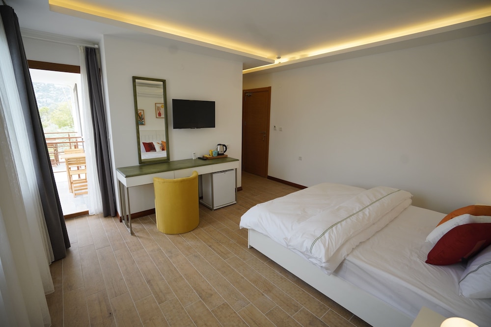 Deluxe Double Room, 1 Double Bed, Mountain View