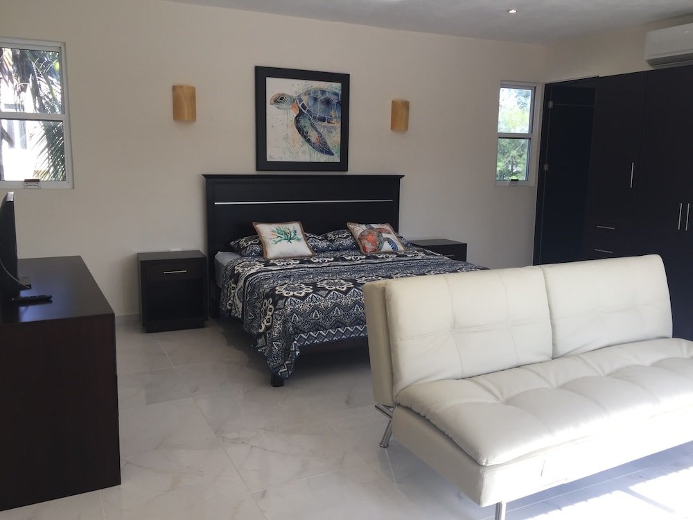 Premium Suite, 1 King Bed, Kitchen photo 1