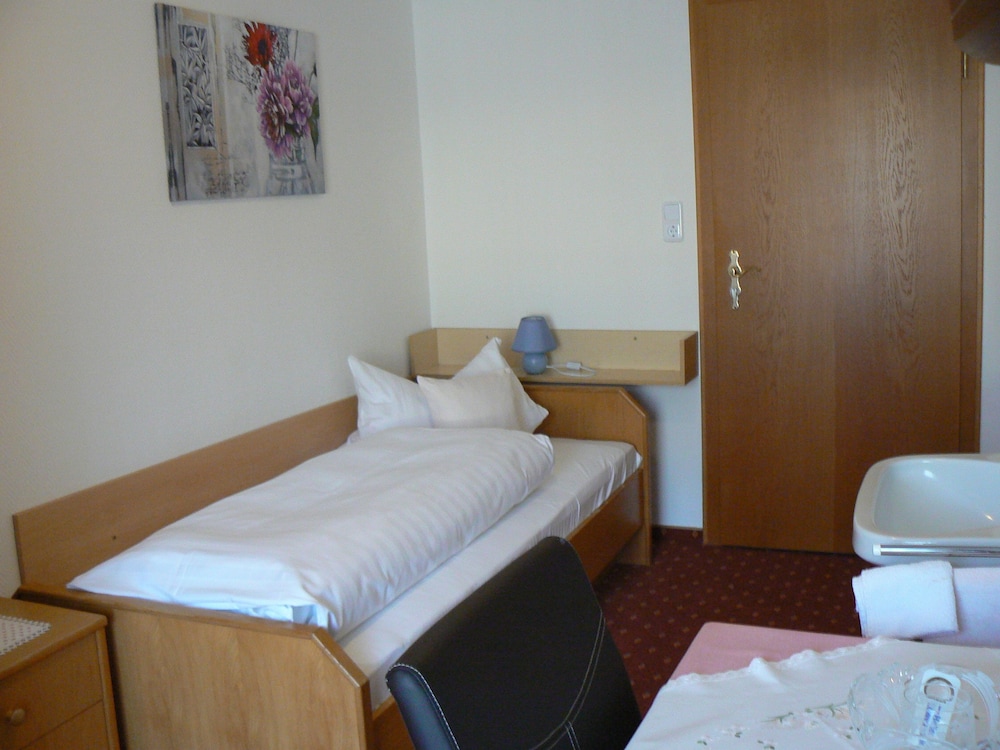 Single Room, Non Smoking, Balcony (E) photo 2