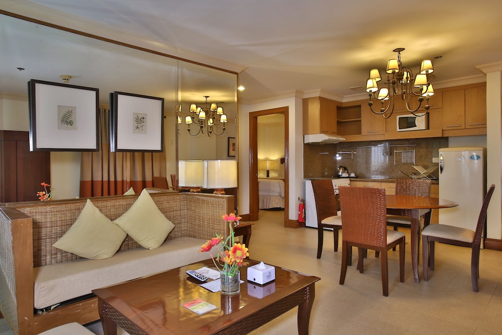 Suite (2-bedroom) - Photo 7