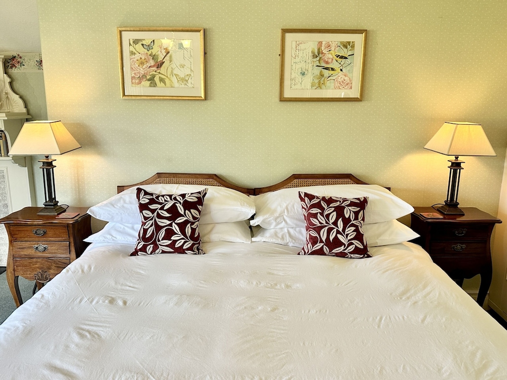 Twin Room, Ensuite (Master Bedroom) photo 2