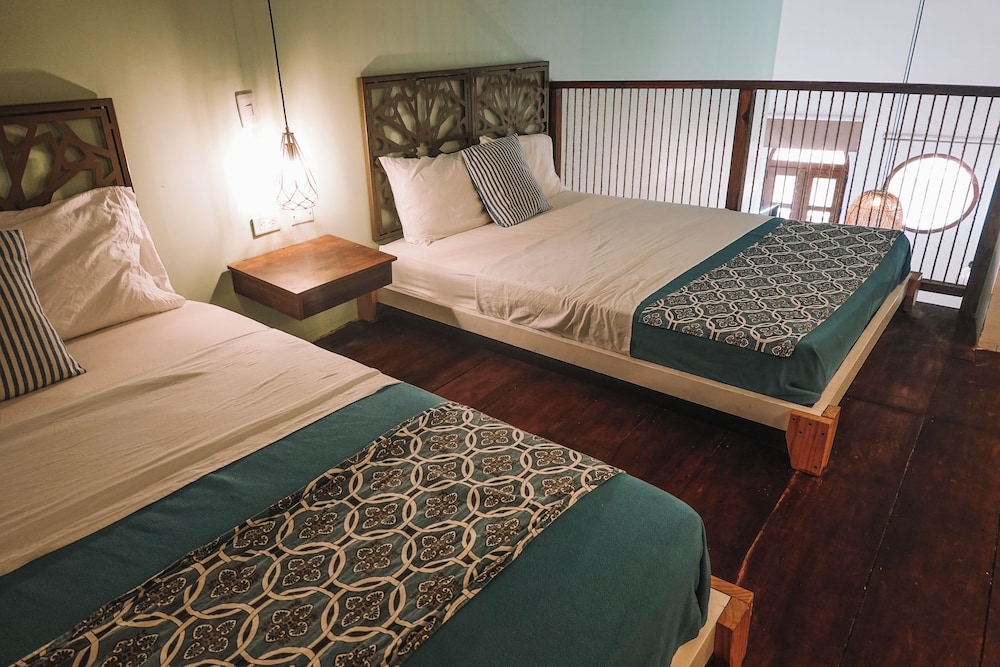 Duplex, Multiple Beds, Balcony photo 3