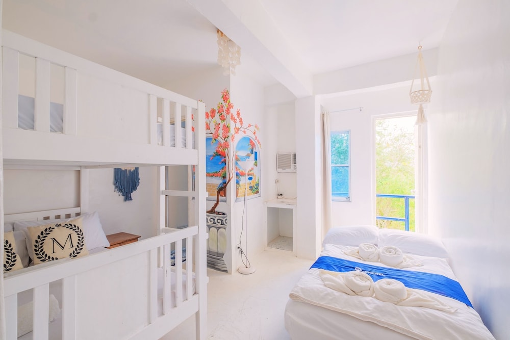 Deluxe Quadruple Room - Photo 1