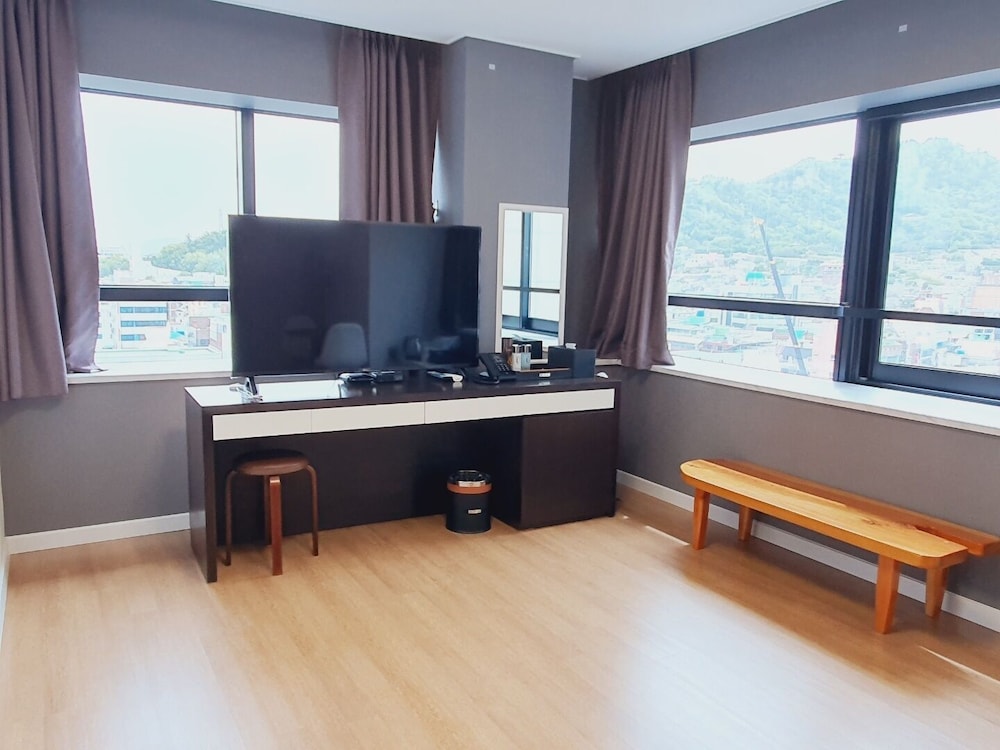 Premium Suite - Photo 17