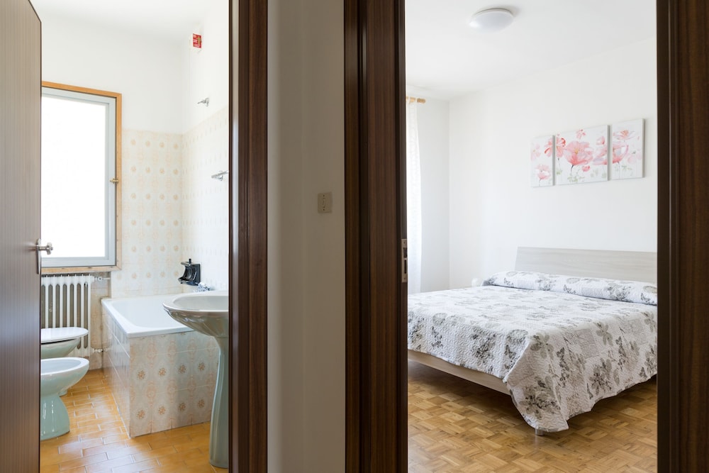 Basic Double Room - Photo 8