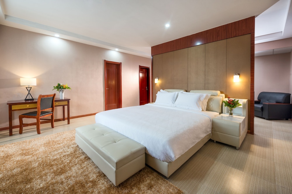Presidential Suite, Pool Access