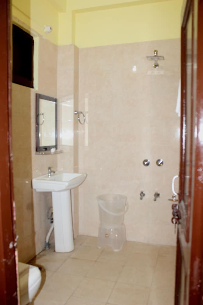 8788-Platinum Room photo 3