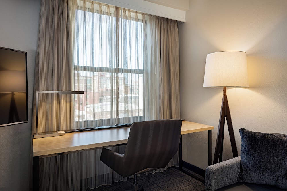 Room, 1 Bedroom (Hearing Accessible) - Photo 2
