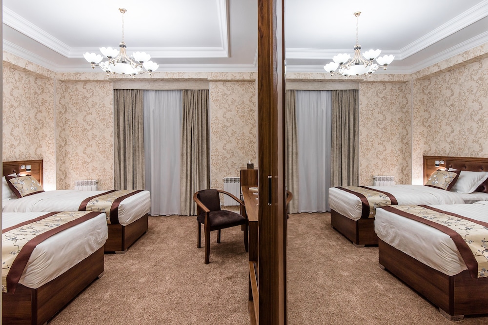 Standard Twin Room - Photo 4