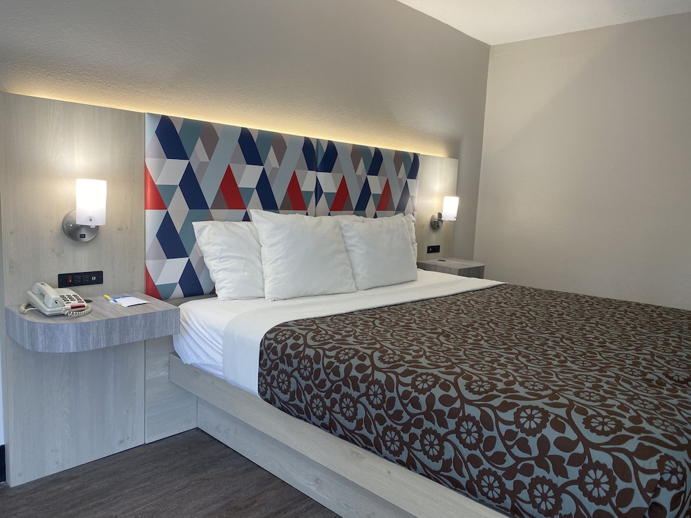 Standard Room, 1 King Bed - Photo 2